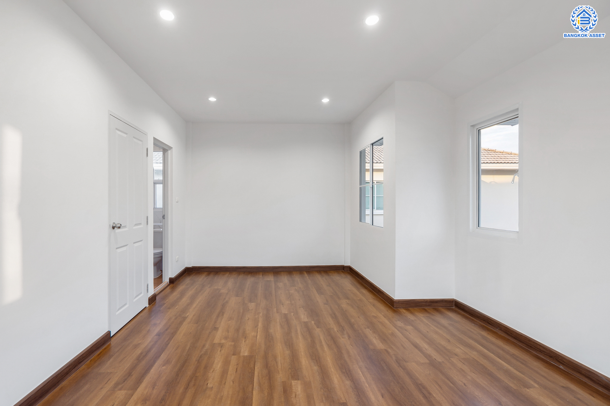 บ้านมือสองตกแต่งใหม่ แบรนด์ LH ม.ชลลดา วัดลาดปลาดุก บ้านเดี่ยวหลังใหญ่ เนื้อที่ 52.2 ตร.ว. ฟังก์ชัน 3 ห้องนอน 2 ห้องน้ำ จอดรถได้ 2 ที่จอดรถ พร้อม Facilities ครบครัน บนทำเลเดินทางสะดวก เชื่อมต่อถ.กาญจนาภิเษก ใกล้รถไฟฟ้าสายสีม่วง "สถานีคลองบางไผ่"...